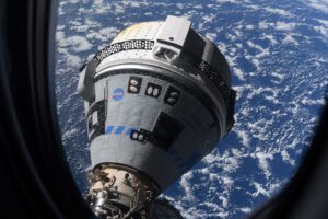 Připojená loď Starliner k Mezinárodní kosmické stanici