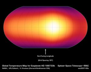První teplotní mapa exoplanety v historii. Vědci ji vytvořili pro planetu HD 189733 b na základě pozorování Spitzerova dalekohledu.