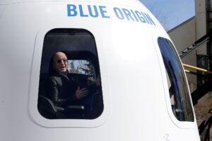 Jeff Bezos v kabině New Shepard. Obrázek: lbl