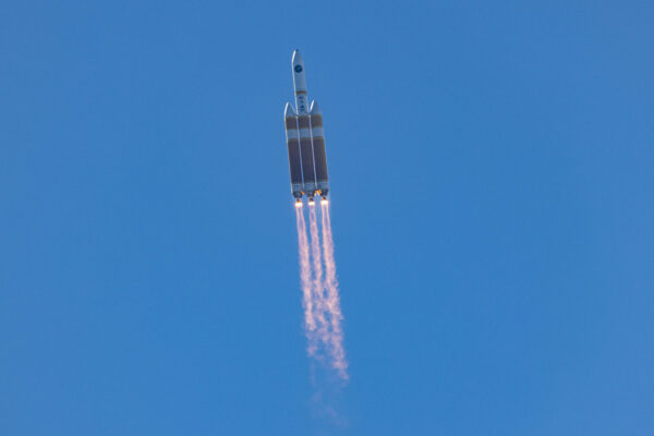 První Delta IV Heavy odstartovala z rampy SLC-6 v roce 2011. Celkem se tu uskutečnily 3 starty klasických „jednotrupých“ raket Delta IV a pět startů rakety Delta IV Heavy.