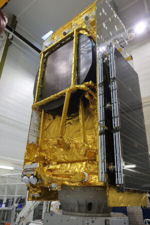 Dokončená družice Eutelsat Hotbird 13F.