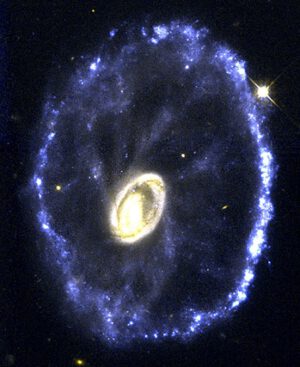 Galaxie Kolo od vozu, jak ji viděl Hubble.