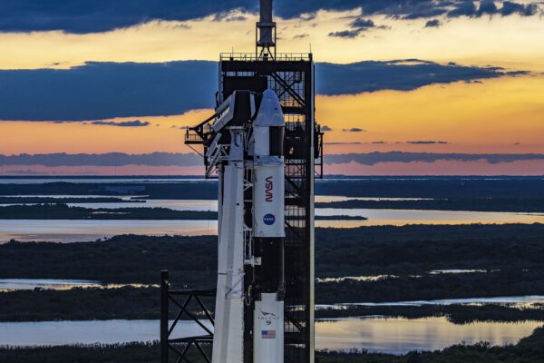 Raketa Falcon 9 s lodí Crew Dragon připraveny na misi Crew-5