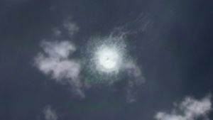 Únik plynu tak jak jej zachytila jedna z družic konstelace Planet Dove. Zdroj: ESA
