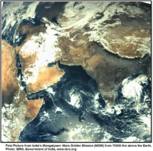 První snímek ze sondy Mangalyaan pořízení 70 000 km od Země. Zdroj: ISRO