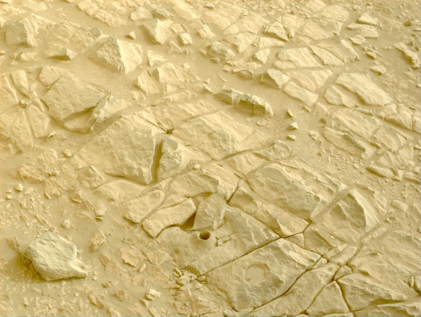 Sol 575, vzorek kamene z 2. 10. 2022. Zdroj: mars.nasa.gov