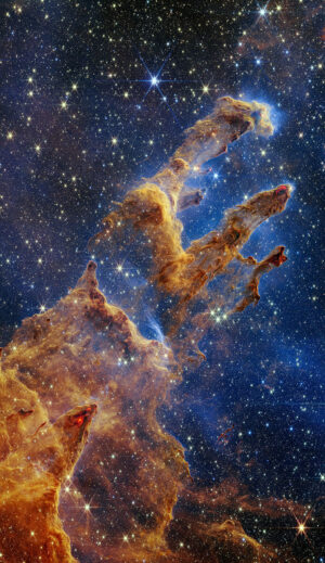 Sloupy (Pilíře) stvoření se nachází v Orlí mlhovině vzdálené 6 500 světlených let. Přístroj NIRCam nabízí snímek s originálním rozlišením 8423 × 14589 obrazových bodů.