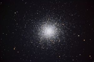 Jedna z nejznámějších kulových hvězdokup M13 ležící ve směru souhvězdí Herkula.