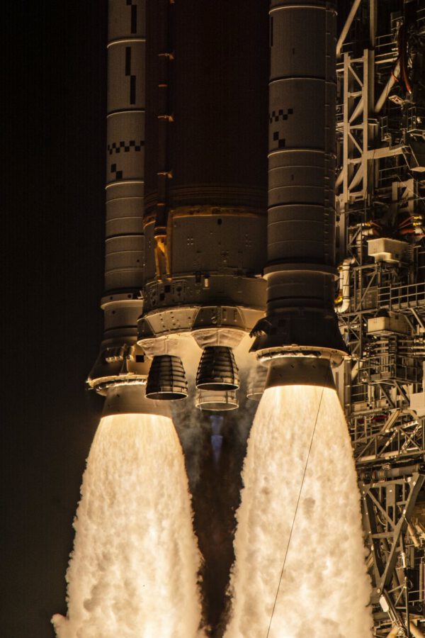Start rakety SLS k Měsíci na misi Artemis I