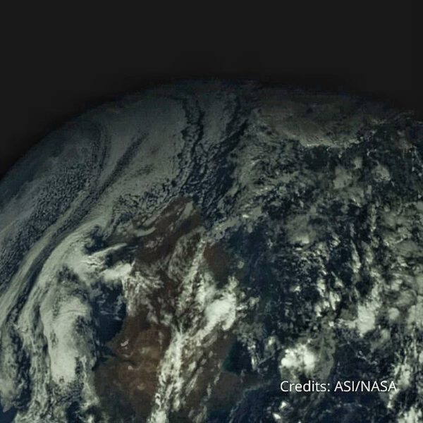 Záběr Země pořízený CubeSatem ArgoMoon