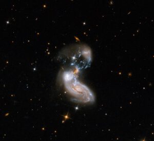ZW 96 II zobrazené Hubbleovým dalekohledem.