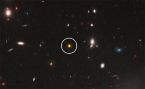 Kvasar J1148+5251, jeden z nejzářivějších známých kvasarů na snímku Hubbleova teleskopu.