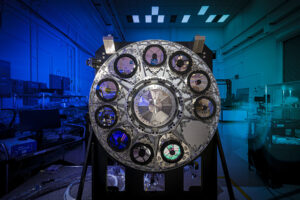 Kolo s optickými filtry pro přístroj Wide Field Instrument na Nancy Grace Roman Space Telescope.