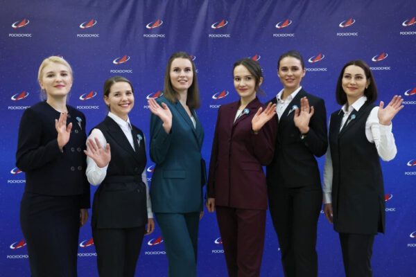Šestice žen z Běloruska. Jedna z nich poletí v lodi Sojuz MS-24 na ISS.