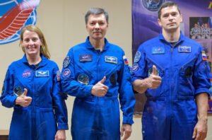 Posádka, která odstartuje v Sojuzu MS-23 zleva Laurel O'Hara, Oleg Kononěnko, Nikolaj Čub.