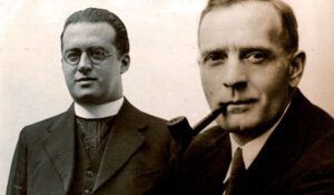 Vlevo Georges Lemaître, vpravo Edwin Hubble