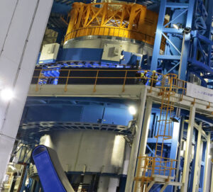 Výřez z předchozí fotografie ukazuje kyslíkovou nádrž uvnitř svařovacího zařízení VAC