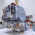 Sonda JUICE se připravuje na připojení k raketě Ariane 5