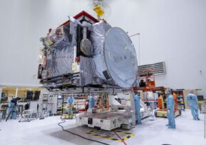 Sonda JUICE se připravuje na připojení k raketě Ariane 5