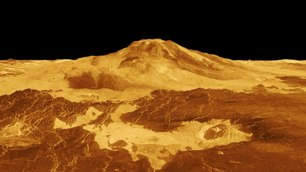 Počítačem vytvořený 3D model povrchu Venuše zobrazuje sopku Maat Mon. Nová studie zjistila zvětšení a změnu tvaru jednoho jejího průduchu během osmi měsíců v roce 1991, což naznačuje, že zde došlo k sopečné erupci.