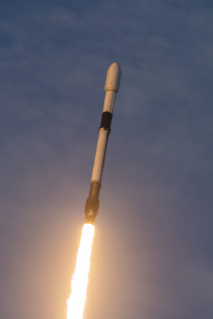 Falcon 9 startuje 28. února 2023 s první várkou družic Starlink V2 Mini.