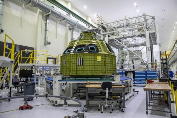 Kabina Orionu pro Artemis 4 byla 16. února 2023 přepravena na Kennedyho vesmírné středisko