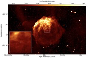 Okolí magnetaru SGR 1935+2154 nasnímané rádiovou observatoří MeerKAT.