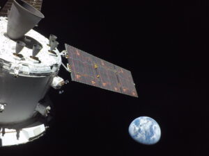 Inspekce Orionu s využitím kamer umístěných na solárních panelech