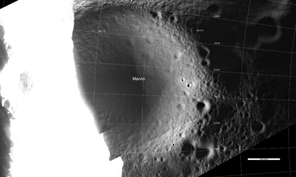 Kráter Marvin a osvětlená a tedy přesvětlená část