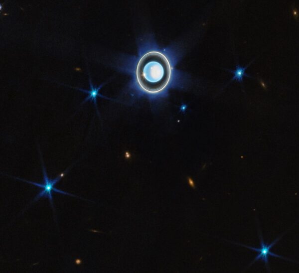Snímek Uranu od dalekohledu Jamese Webba