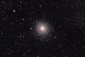 Kulová hvězdokupa M 92 a její okolí.