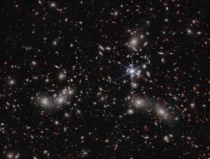 Nejnovější snímek kupy galaxií Abell 2744 (Pandora Cluster).