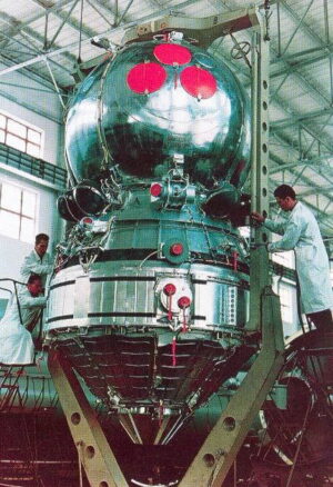 Rozvědná družice typu Zenit-2 během příprav