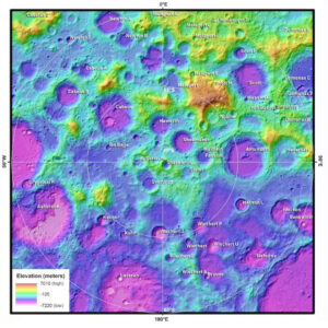 Výšková mapa okolí jižního pólu Měsíce vytvořená z dat laserového výškoměru na sondě LRO. Kráter Malapert A se nachází téměř u horní hrany obrázku.