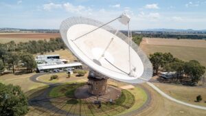 Největší radioteleskop observatoře Parkes, který má v průměru 64 metrů.