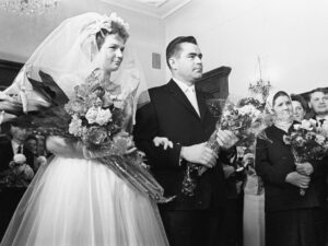 Těreškova a Nikolajev během svatebního obřadu
