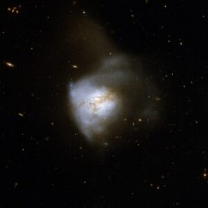 Arp 220 na snímku Hubbleova teleskopu.