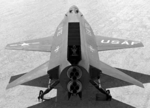 Zadní pohled na X-15 s motory XLR-11