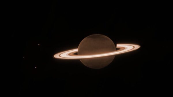 Snímek Saturnu, který pořídil dalekohled Jamese Webba