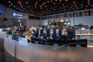 Řídicí středisko ESA během toho, co družice Aeolus vstupovala do atmosféry