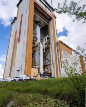 Přípravy na poslední start rakety Ariane 5 na kosmodromu v Kourou
