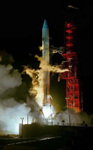 Start rakety Atlas Centaur s observatoří HEAO-3.