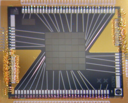 Detektor přístroje Resolve pro teleskop XRISM.