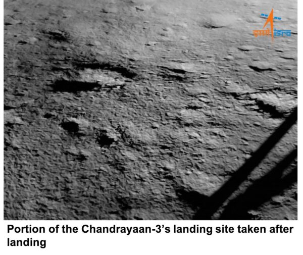 Snímek povrchu Měsíce vyfotografovaný indickým landerem Vikram 