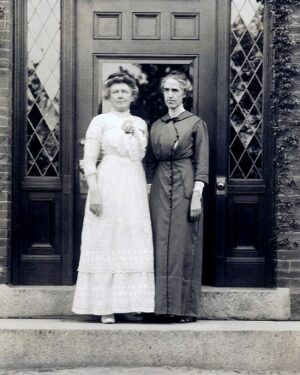 Annie Jump Cannon a Henrietta Swan Leavitt, jediné ženy, které směly zacházet s dalekohledy na Harvard Observatory.