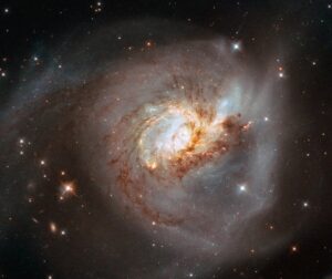 NGC 3256 na snímku Hubbleova teleskopu.