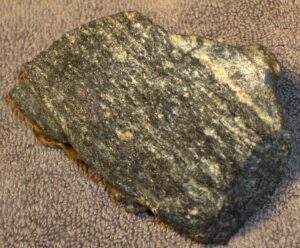 Nejstarší datovaný vzorek na Zemi nalezený v Kanadě v údolí řeky Acasta. Starý je 4,03 miliardy let. 