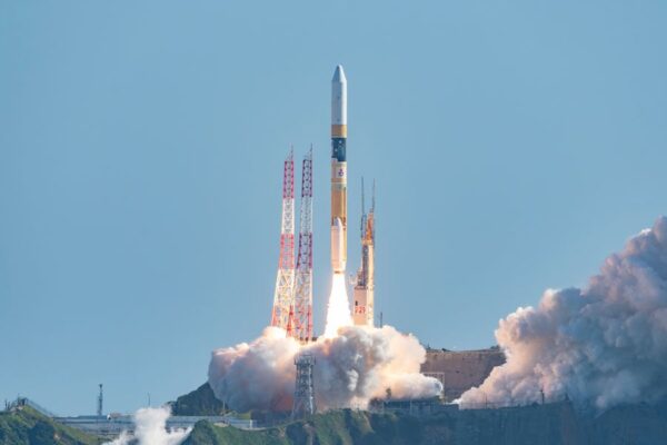 Start rakety H-IIA s japonsko-americkým rentgenovým teleskopem a landerem SLIM