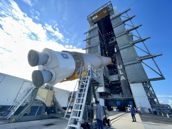 Příprava rakety Atlas V na první start v rámci projektu konstelace Kuiper
