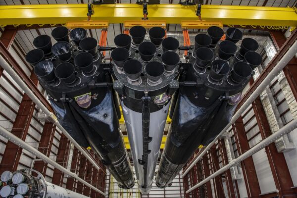 Falcon Heavy připravený pro misi Psyche